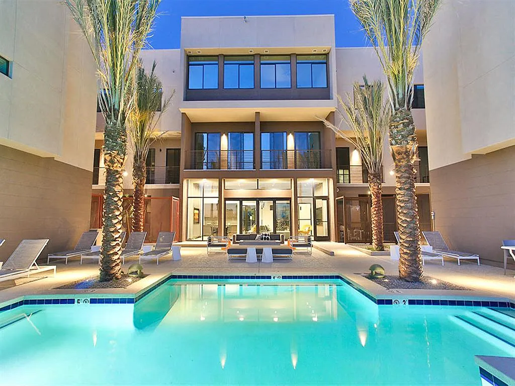 Dusk Scottsdale Apartments — Photo 1