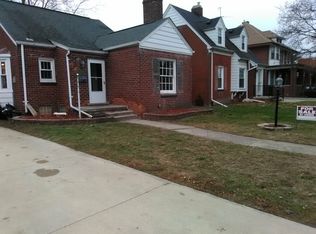 15744 Camden Ave, Eastpointe, MI 48021