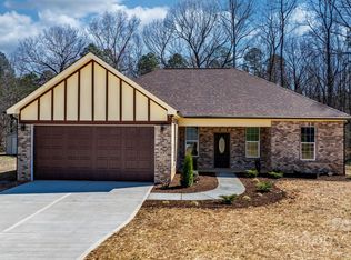 105 4th St SE, Catawba, NC 28609