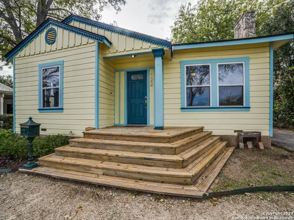 122 W MANDALAY DR, San Antonio, TX 78212