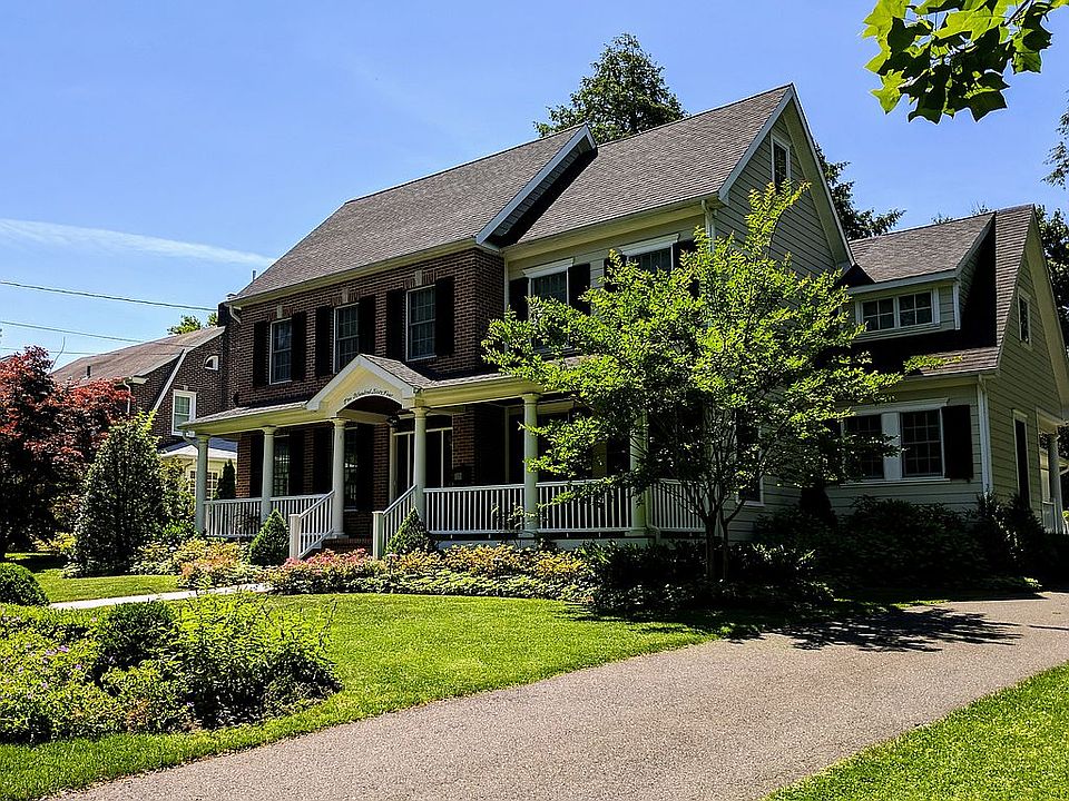 Front yard view