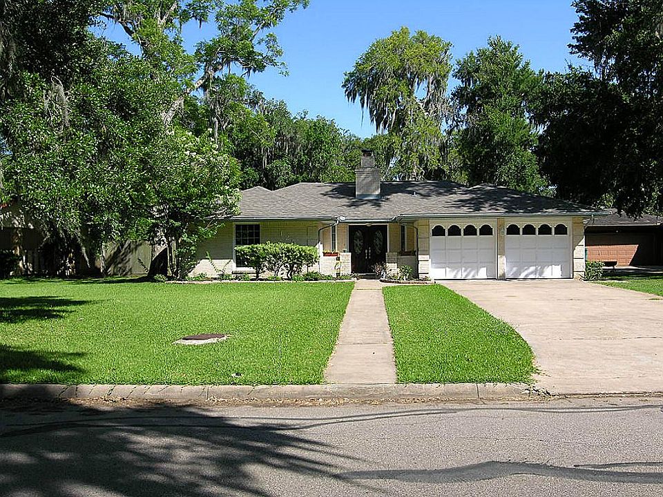 Mature Live Oaks, Crepe Myrtles and Pecan trees welcomes you home. The lawn sprinkler system makes k