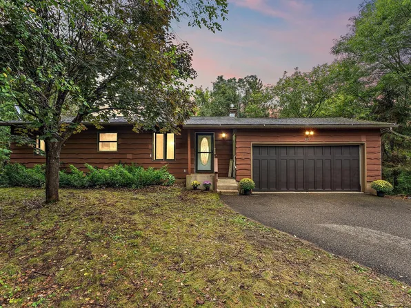 827 Badlands Rd, Hudson, WI 54016