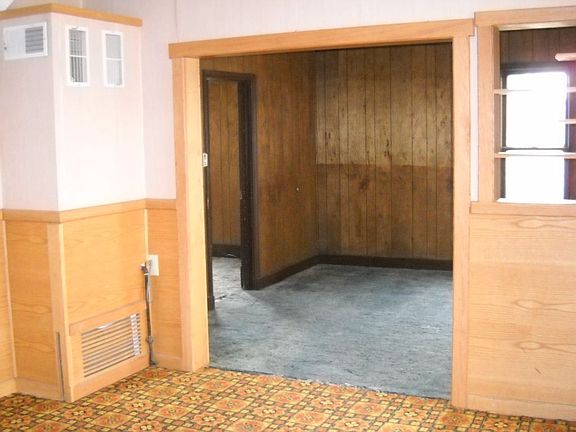 4th image of 874 Petersburg St