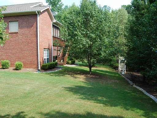 5th image of 240 Winecoff Dr