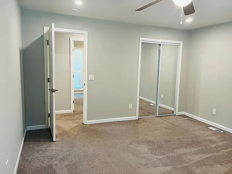 147 N Lake Dr — Photo 29