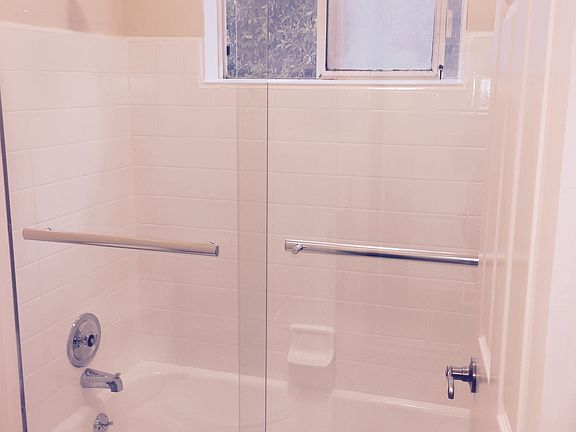 5th image of 40 Glen Eyrie Ave APT 7