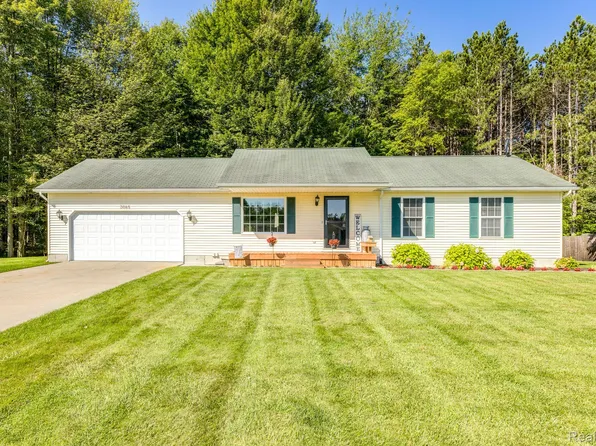 2065 Edward Ln W, Kimball, MI 48074