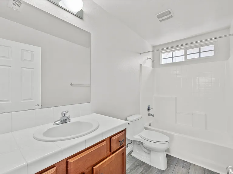 2658 Greenwood Ct — Photo 30