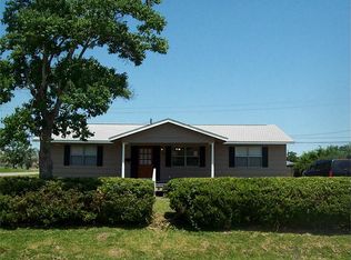 226 Dr Martin Luther King Jr Dr, La Porte, TX 77571