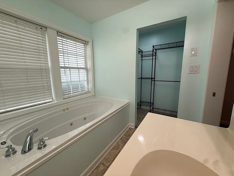 120 N Pinewood Dr #1 — Photo 16