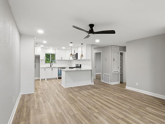 5th image of 219 2nd St