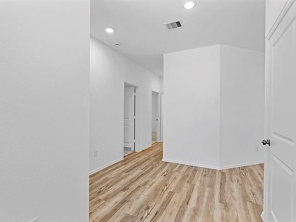 3rd image of 31514 Beacon Dr