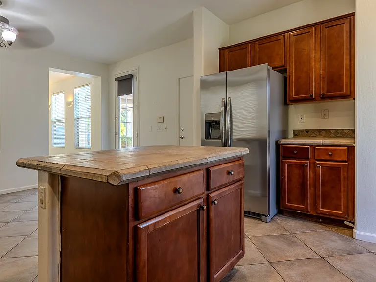 2051 E Carla Vista Dr — Photo 8