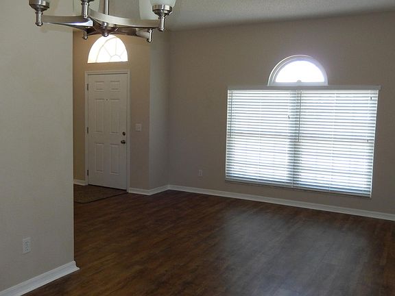 3rd image of 945 Grand Canyon Dr