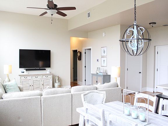 3rd image of 2525 College St APT 1209
