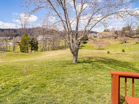 5th image of 411 Woodway Dr