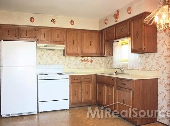 3rd image of 29807 Park Place Dr