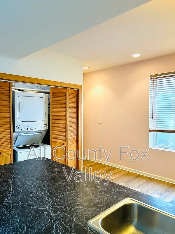 2 bed, 1.0 bath, $1,850 — Photo 3