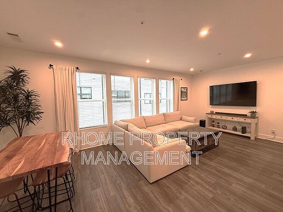 5th image of 729 Eloise Way SE