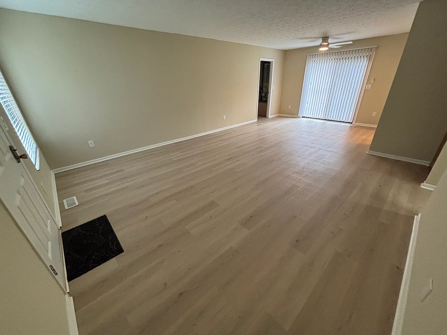 2 bed, 1028 sqft, $1,450 — Photo 3