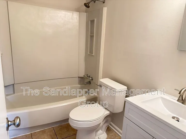 186 Dorchester Manor Blvd #B — Photo 10
