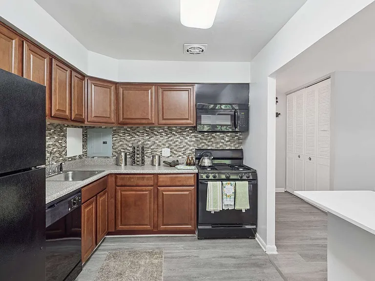 Henry on the Park Apartments — Photo 13