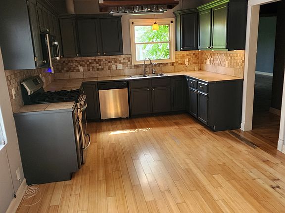 4th image of 3744 Topeka St