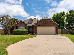 5441 Redbud Dr, Sand Springs, OK 74063