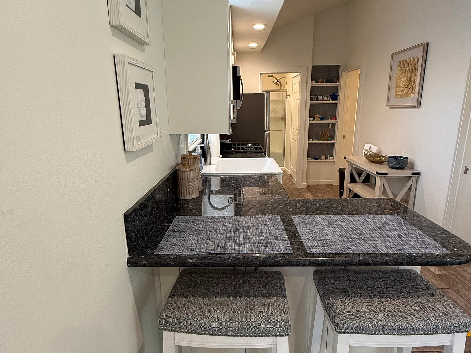 2 bed, 600 sqft, $6,000 — Photo 2