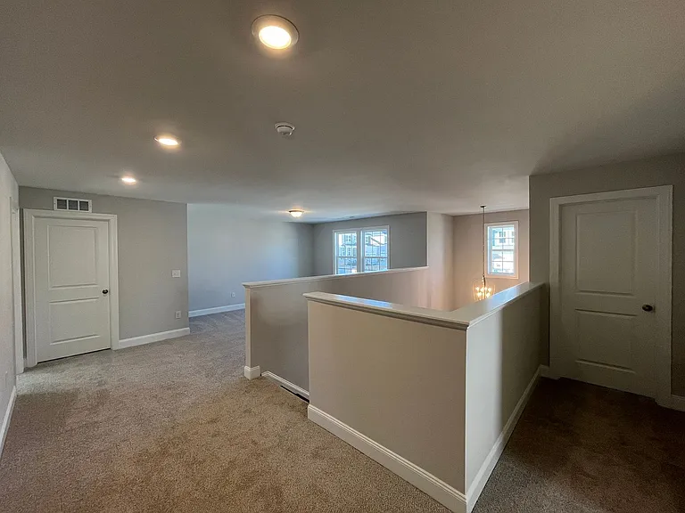 816 Challenger Ln — Photo 21