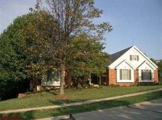 705 Carman Oaks Ct, Ballwin, MO 63021