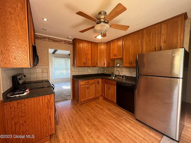 4th image of 115 Evelyn Avenue