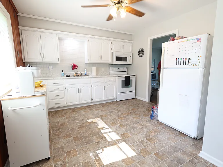 405 Hawthorne St — Photo 6