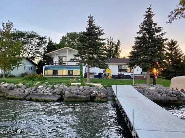 818 N Lake Dr, Watertown, SD 57201