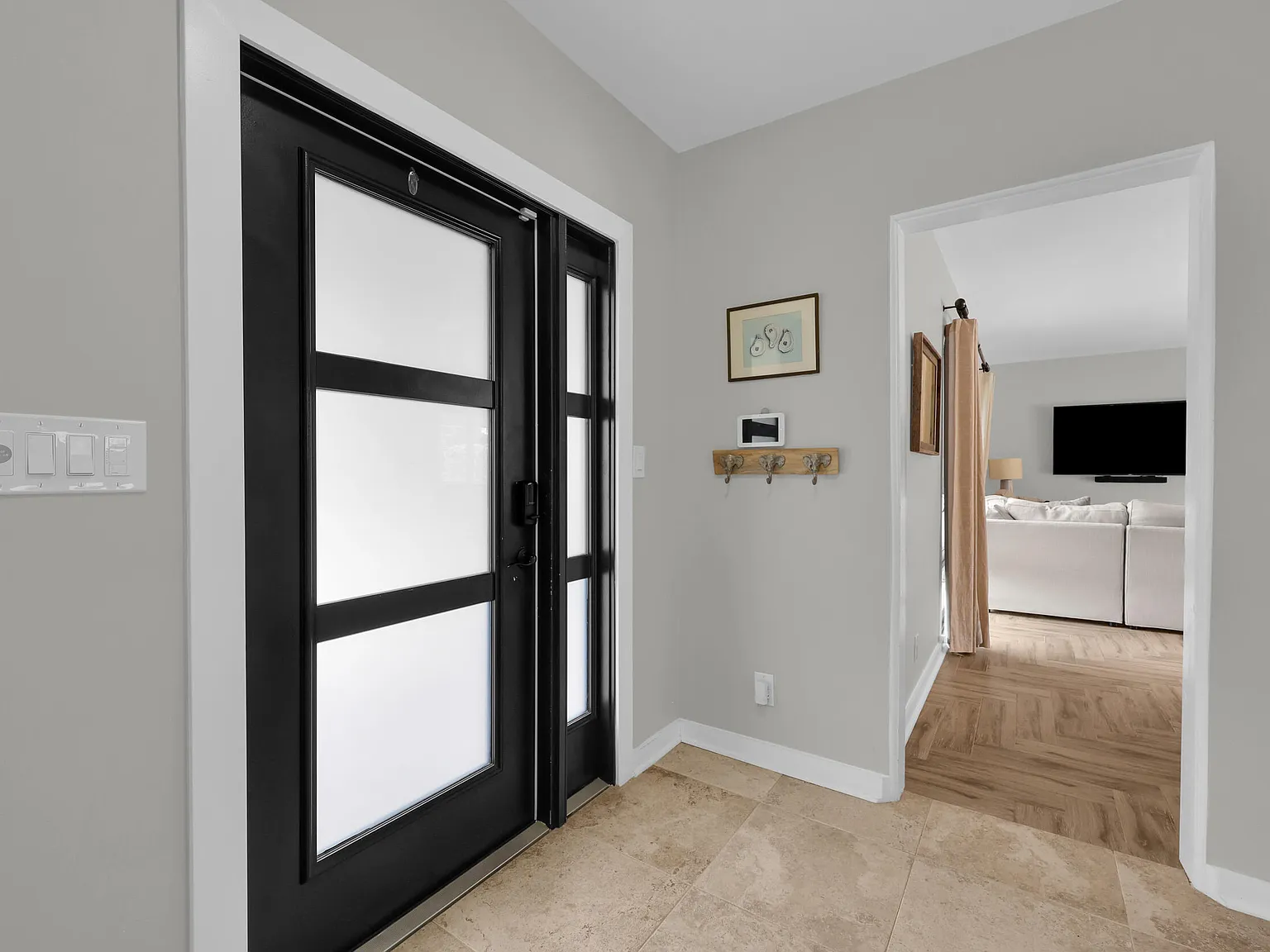 3 bed, 2.0 bath, 1376 sqft, $6,000 — Photo 4
