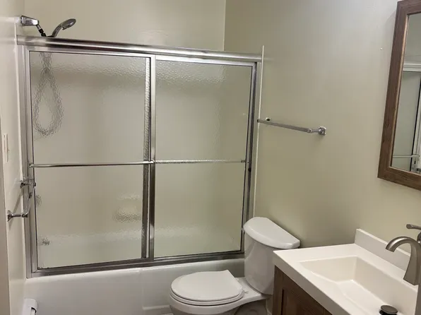 100 Strawberry Ave #4, Lewiston, ME 04240