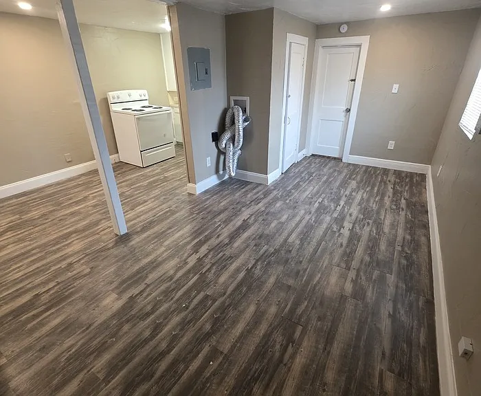 909 College Ave #B — Photo 4