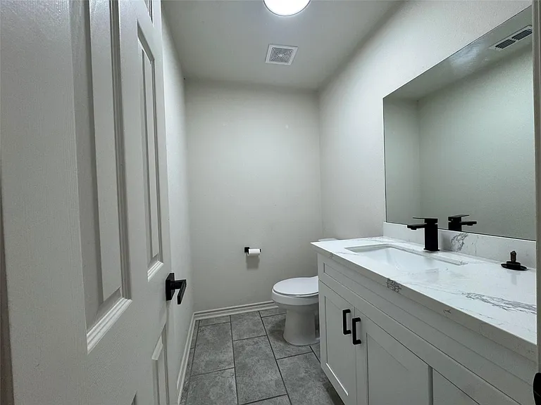 3811 Stockbridge Dr — Photo 10