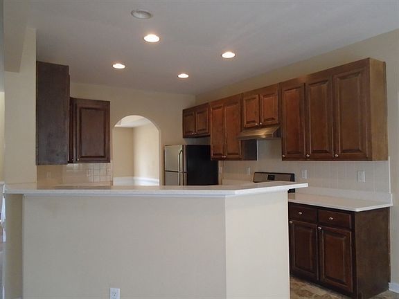 5th image of 589 Creek Valley Ct
