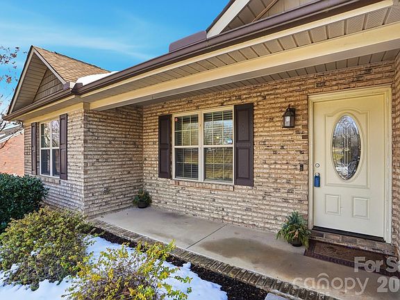 4th image of 2122 Centergrove Rd