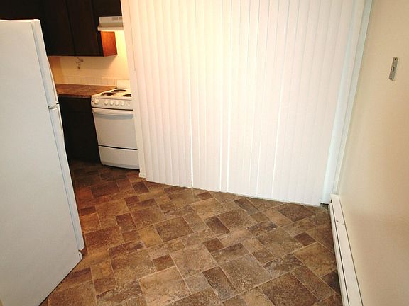 Dining area, slider to deck