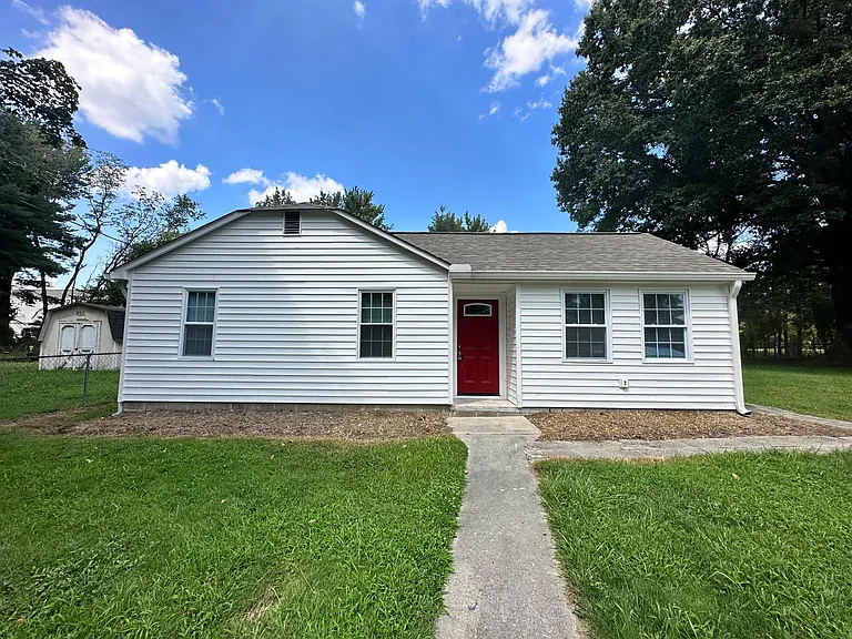 2461 W Clemmonsville Rd #B — Photo 4