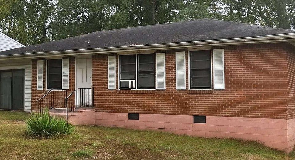 2nd image of 678 Quaker St SW