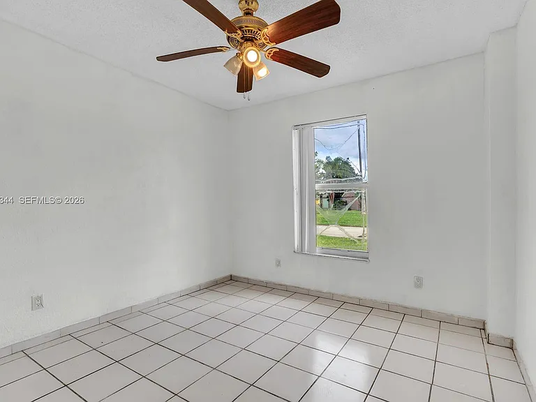 768 SW 9th St — Photo 6