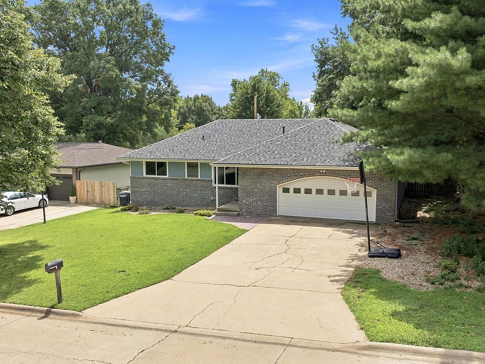 1st image of 3221 Park Cir