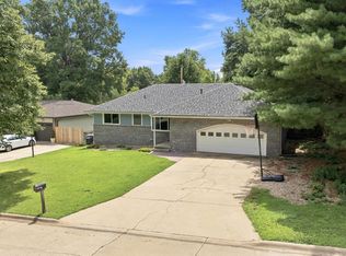 3221 Park Cir, Manhattan, KS 66503