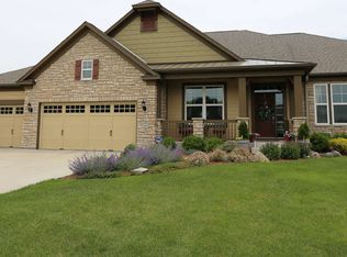 7581 Beacon Ct, Excelsior, MN 55331