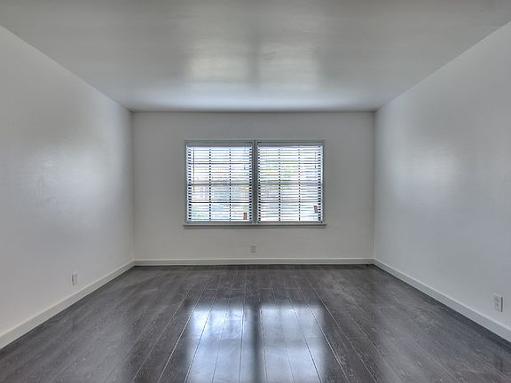 5th image of 4137 Sutro Ave