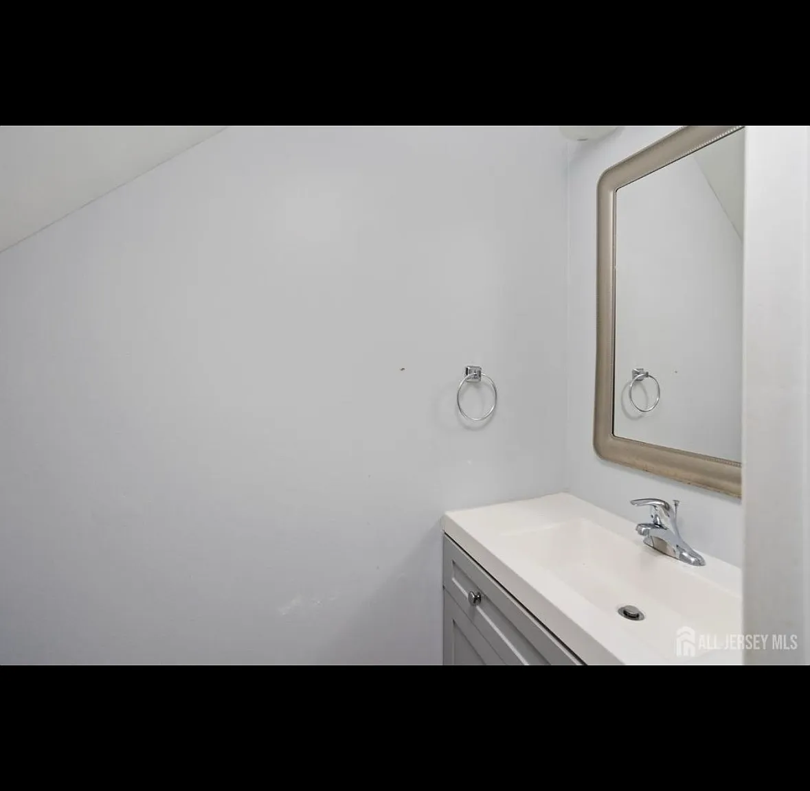 3 bed, 2.5 bath, 1844 sqft, $3,400 — Photo 1
